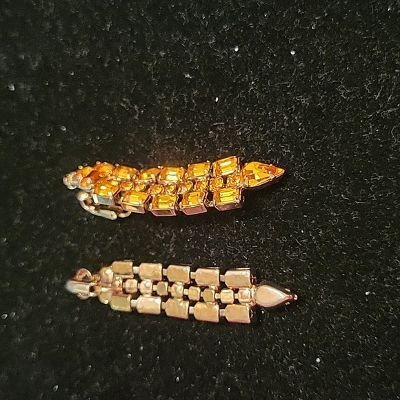 Vintage clip earrings - Picture 3 of 4